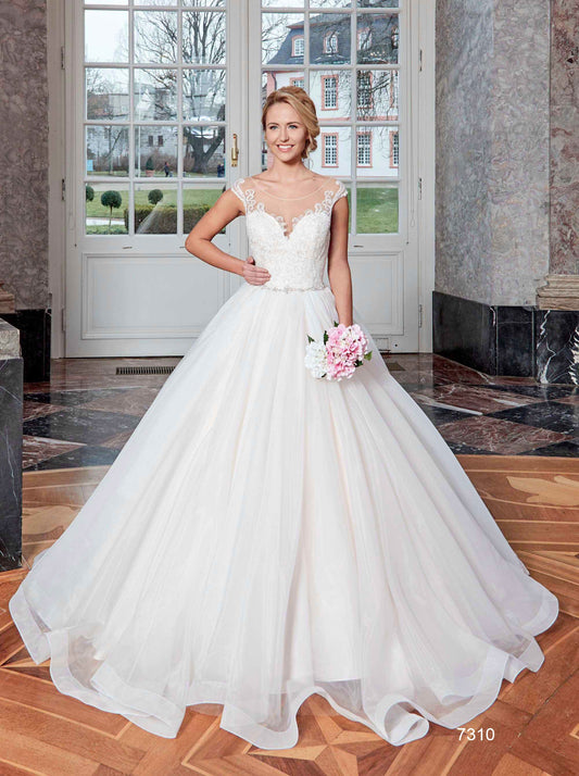 Brautkleid Diane Legrand 7310 Größe 38 ivory/blush